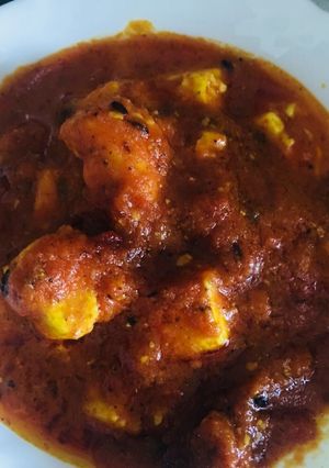 A picture of Tomato paneer.