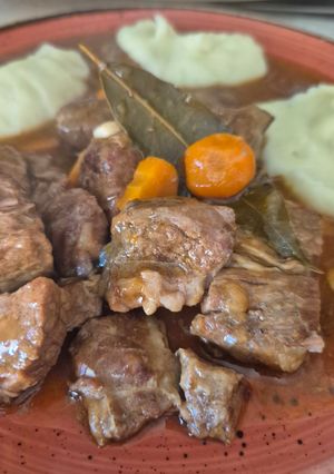 Foto principal de Ternera guisada con ginebra y bayas de enebro