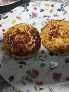 Una foto de Burger de salmón y merluza