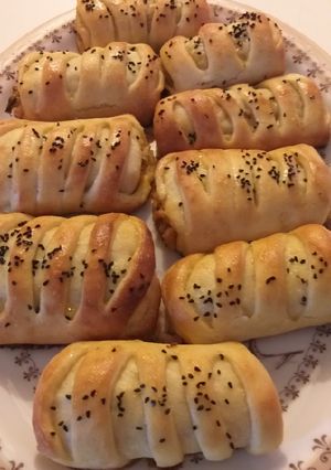 A picture of Chicken bread roll.