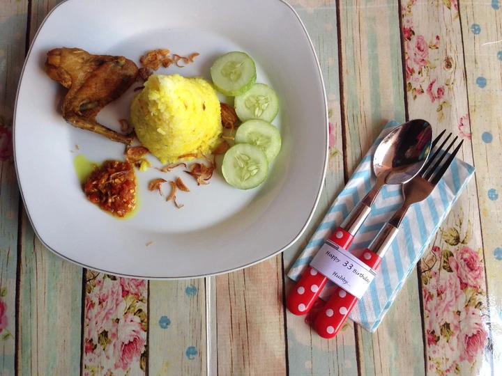 Cara Simple Membuat Resep  Nasi kuning praktis yang Bisa Manjain Lidah, Enak Banget