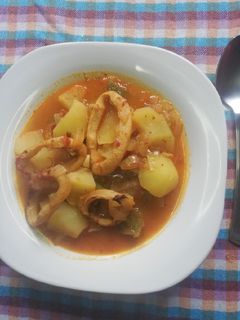 Una foto de Guiso de Calamares con Patatas