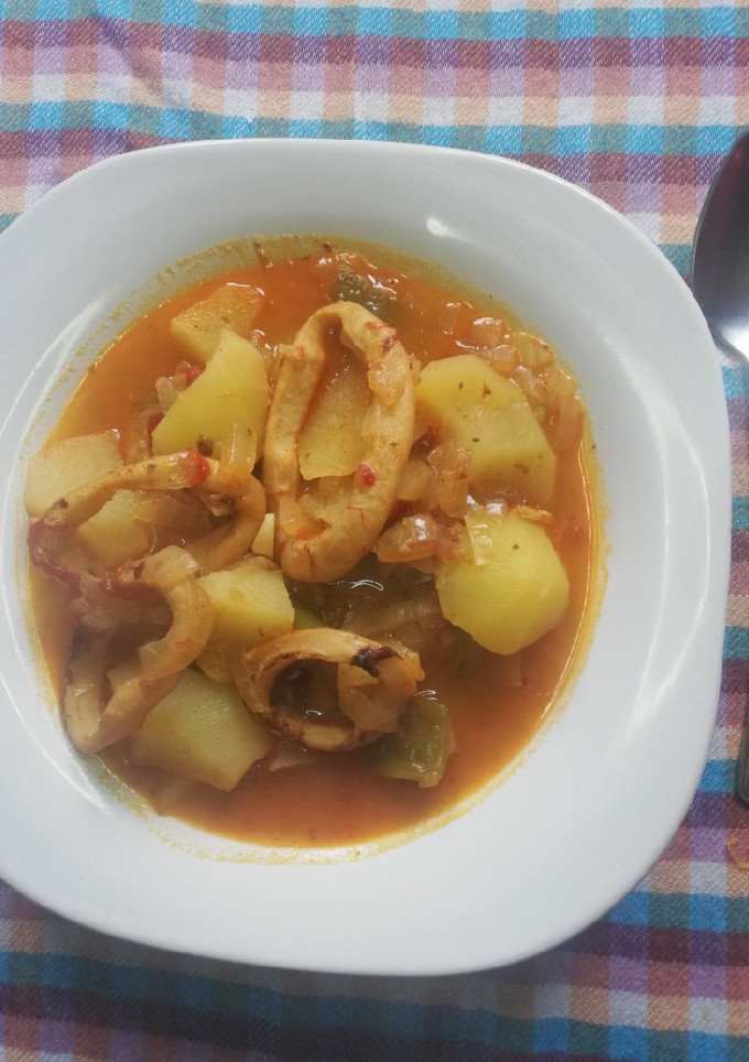 Una foto de Guiso de Calamares con Patatas