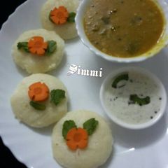 A picture of Idli sambhar.