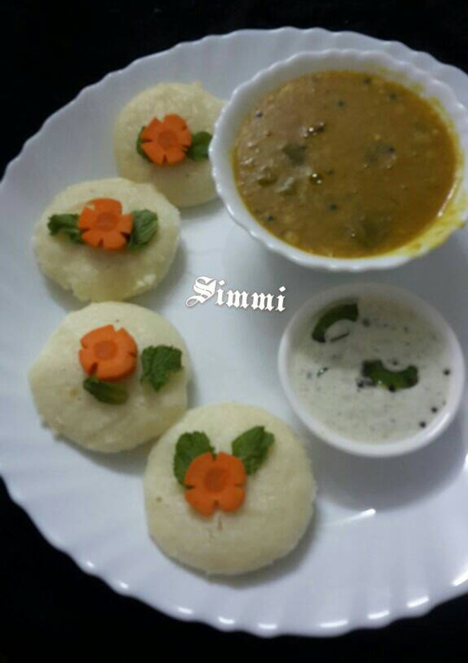 A picture of Idli sambhar.