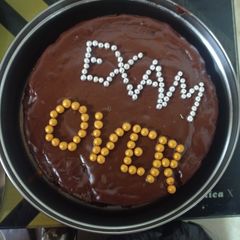 A picture of Boubourn biscuit cake.