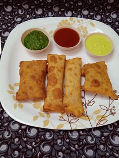સ્પ્રિંગ રોલ (Spring Roll Recipe In Gujarati) રેસીપી મુખ્ય ફોટો
