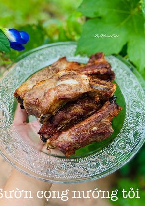Hình của món Sườn cọng nướng tỏi.