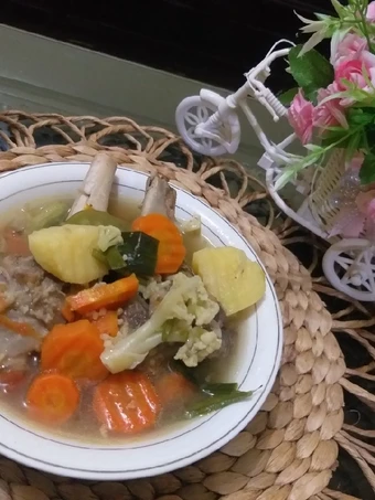 Langkah Mudah untuk Menyiapkan Resep Sop Tulang Sapi yang Lezat Sekali Anti Ribet, Menggugah Selera