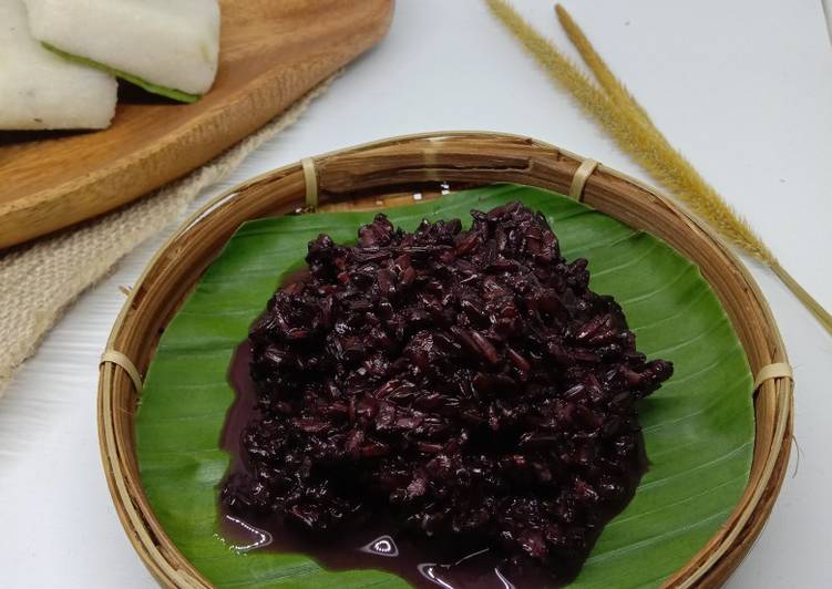 Tape Ketan Hitam Manis (Sweet Fermented Black Glutinous Rice)