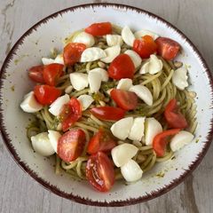 A picture of Basil pesto spaghetti.