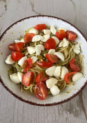 A picture of Basil pesto spaghetti.