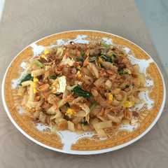 A picture of Kwetiaw goreng simple.