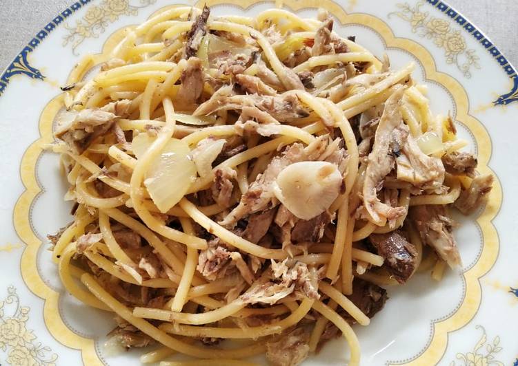 Spaghetti Tuna Aglio e olio