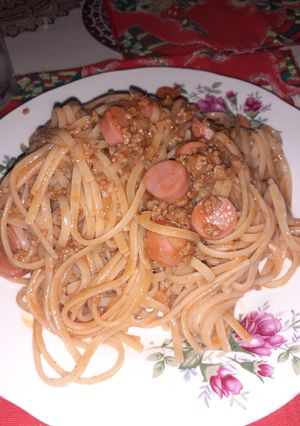 Una foto de Fideos con salchicha y carne picada