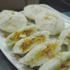 A picture of Stuffed idli.