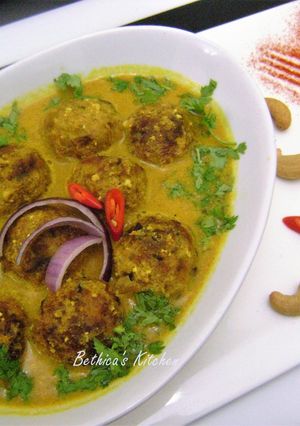 A picture of Echorer Kofta Curry (Raw Jackfruit Kofta In Gravy).