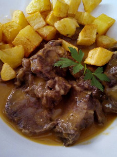 Una foto de Lengua de ternera estofada