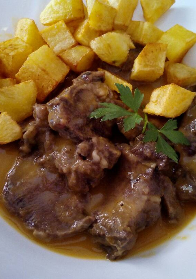 Una foto de Lengua de ternera estofada