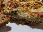 Una foto de lasagna de espinaca