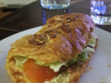 Napolitana con atún y vegetales