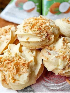 Foto resep Kue semprit sagu keju green tea. By Evi khalisah