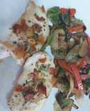 Filetes de pollo con verduras a la plancha al toque de orégano