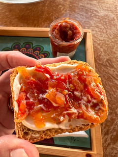Una foto de Dulce de tomates y manzana