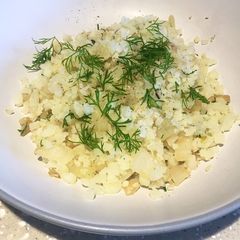 A picture of Cauliflower Rice With Dill & Garlic.
