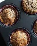 Zabpelyhes-kókuszlisztes étcsokis szedres muffin