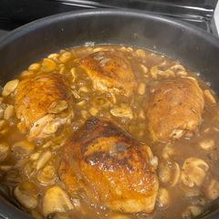 A picture of Beer braised chicken thighs.