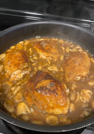 A picture of Beer braised chicken thighs.