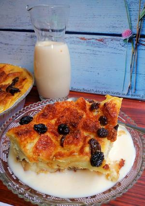 Foto resep Banana Bread Pudding With Vanilla Sauce.