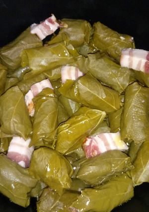 Foto di Sarmale con foglie di vite e peperoni ripieni