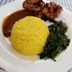 A picture of Tumeric rice,sauté spinach beef.s and gravy.