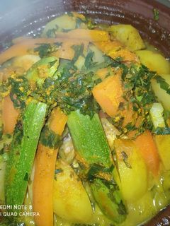 صورة لوصفة طاجين بالخضار والدجاج 🍗🥔🥕🥕🥔🌰