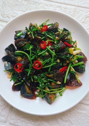 香菜炒皮蛋 的食譜成品照片