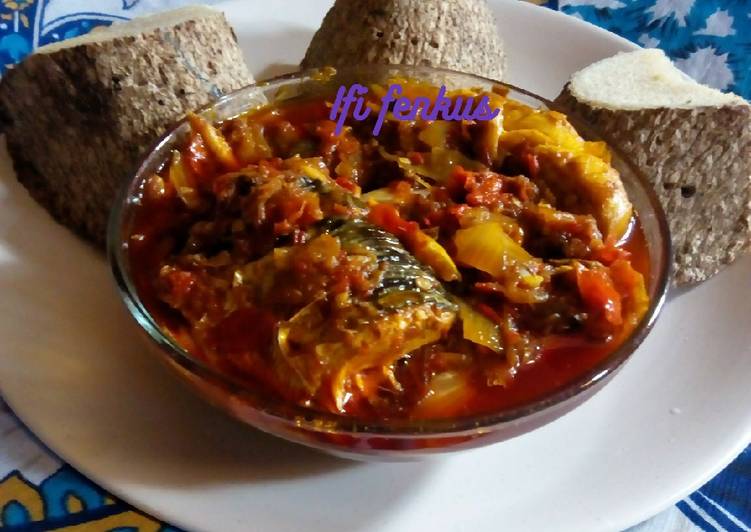 Boiled yam and pepper sauce