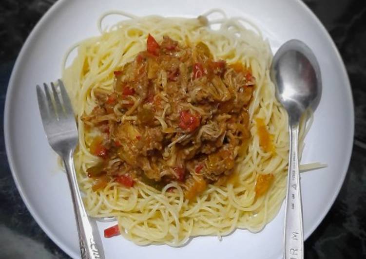 Spaghetti with beef, mushroom and blackpaper sauce
