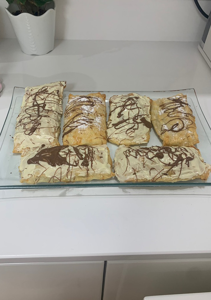 Una foto de Cañas / Napolitanas caseras de hojaldre rellenas (crema pastelera / crema pastelera de chocolate)