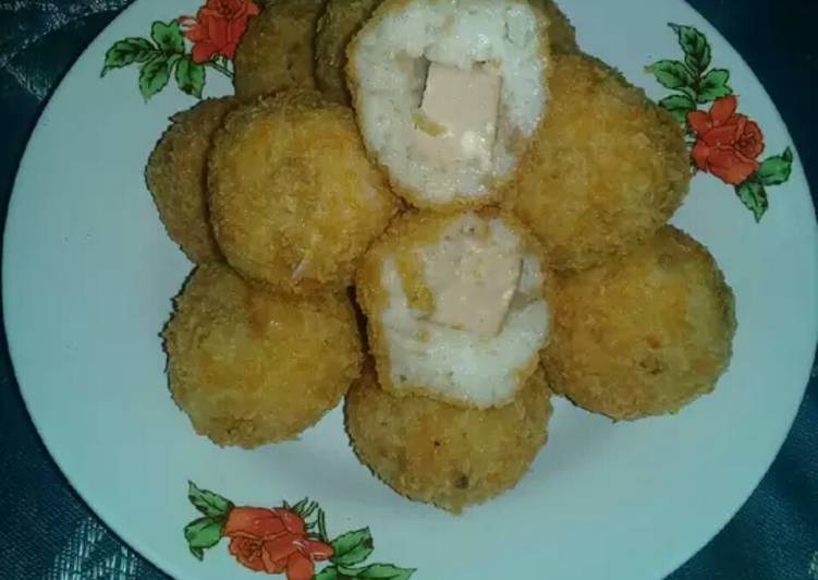 RICE BALLS WITH CHICKEN SAUSAGE (Bola2 nasi sosis)😊