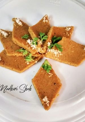 खमंग बाजरी वड्या (Bajri Vadya Recipe In Marathi) रेसिपी चे मुख्य फोटो 