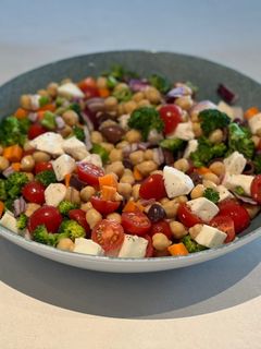 Una foto de Ensalada de garbanzos