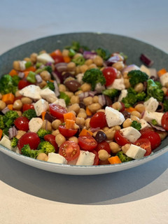 Una foto de Ensalada de garbanzos