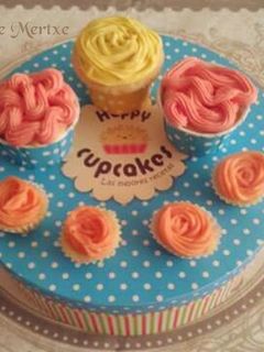 Una foto de Cupcakes de frambuesa y limón