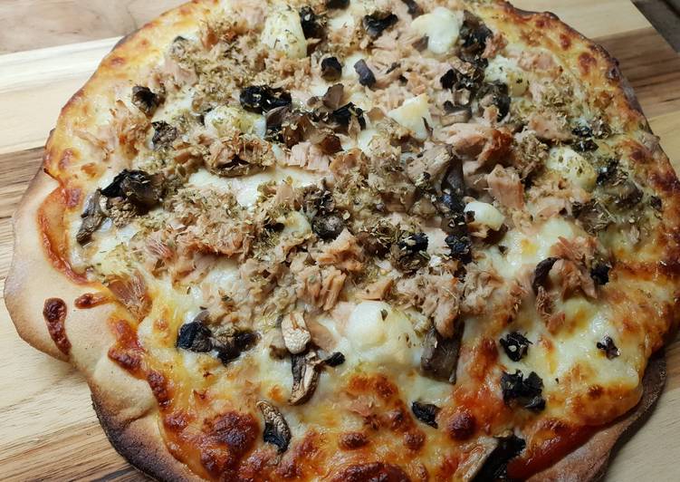 Pizza sin gluten de atún, champiñones y queso de cabra