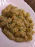 Fusilli cu praz, dovlecel și somon afumat