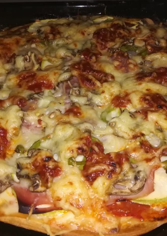 Una foto de Pizza, mixta con verduras