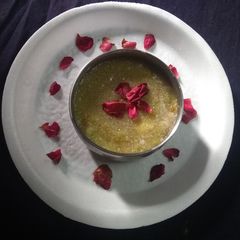 A picture of Lauki halwa with poppy seeds caramel topping.