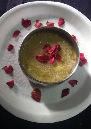 A picture of Lauki halwa with poppy seeds caramel topping.